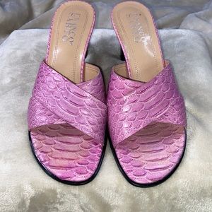 Sandals with a pop of color!